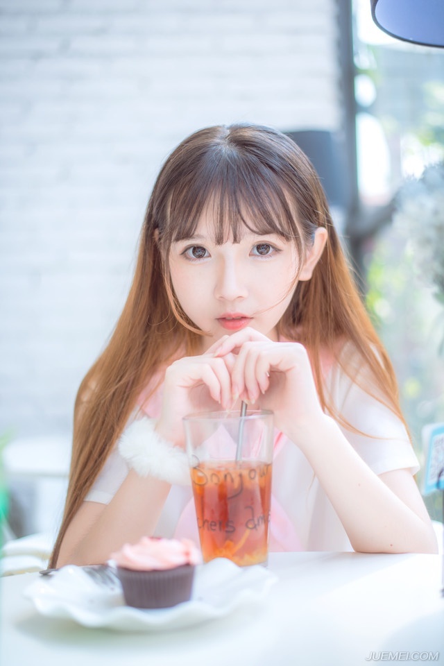 男学生以不知天高地厚想法幼稚盲目自大为主，女学生就不那么想法幼稚了，而且有一部分想法还很成熟。——韩寒眼中的大学生。